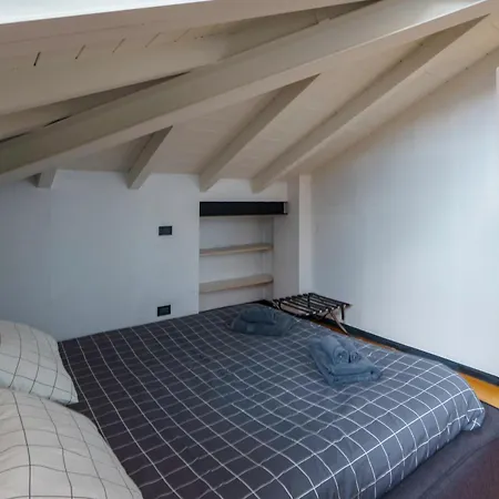 Apartament Elegante Mansarda Vicino Al Centro